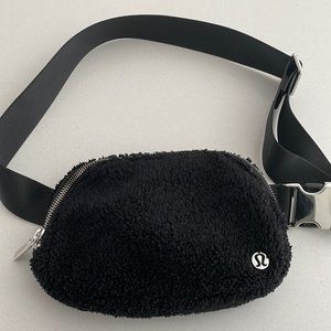 Lululemon Everywhere Fleece Belt Bag